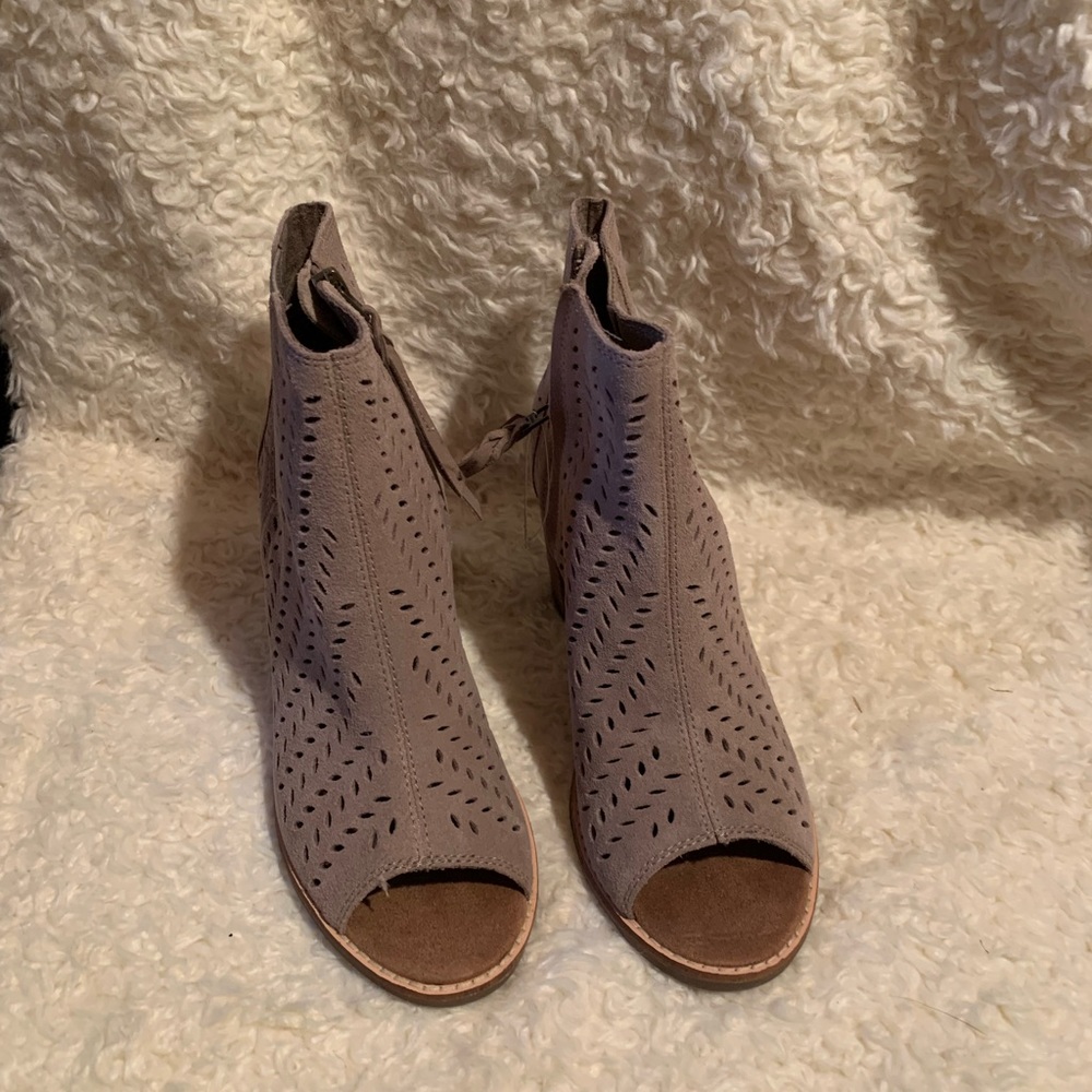 NWOB TOMS open Toe booties